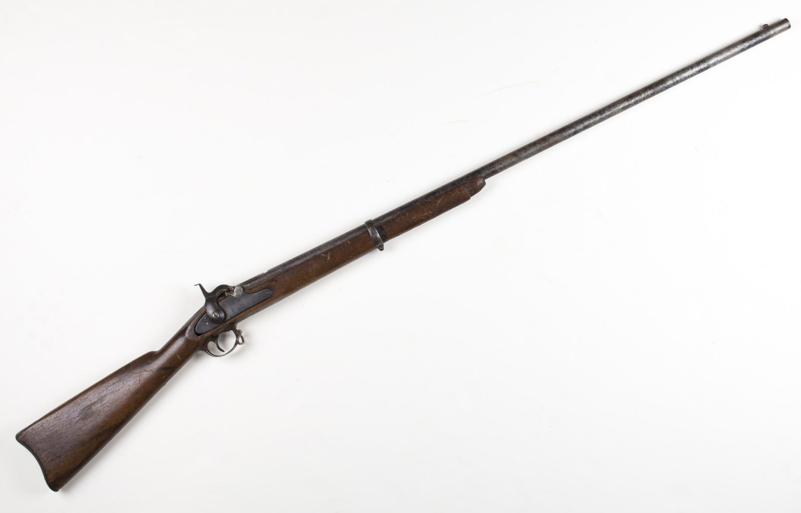 COLT 1861 MUSKET: Colt 1861 musket made by Colt in Hartford, 1868. Fair condition only, lacking ramrod, bras cap at forestock, and one band, eagle on percussion cap obliterated, rear flip-up sight also missing. 40-inch