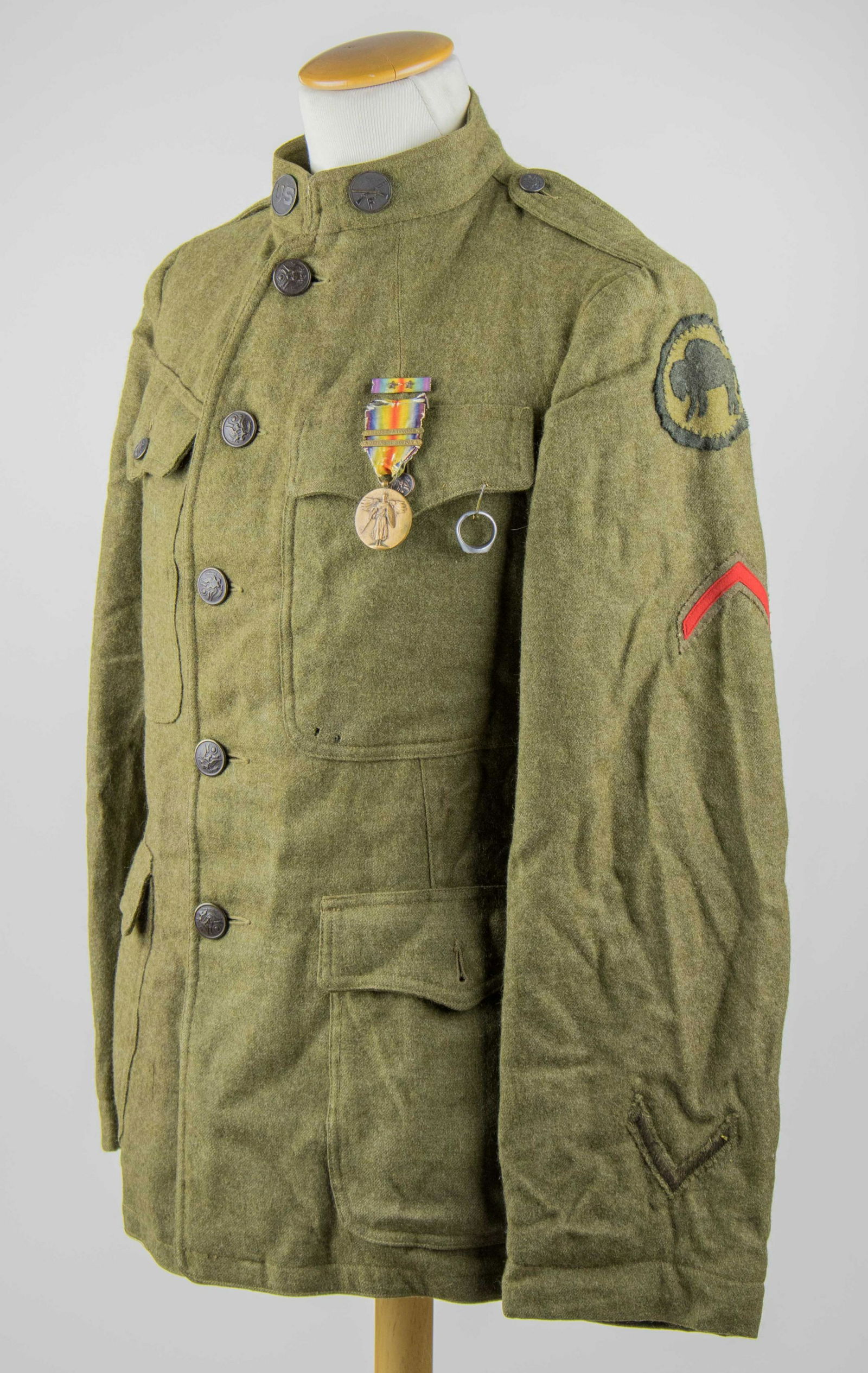 92ND (BLACK) INFANTRY DIVISION ID'ED 'BUFFALO SOLDIERS' TUNIC (1 of 10)