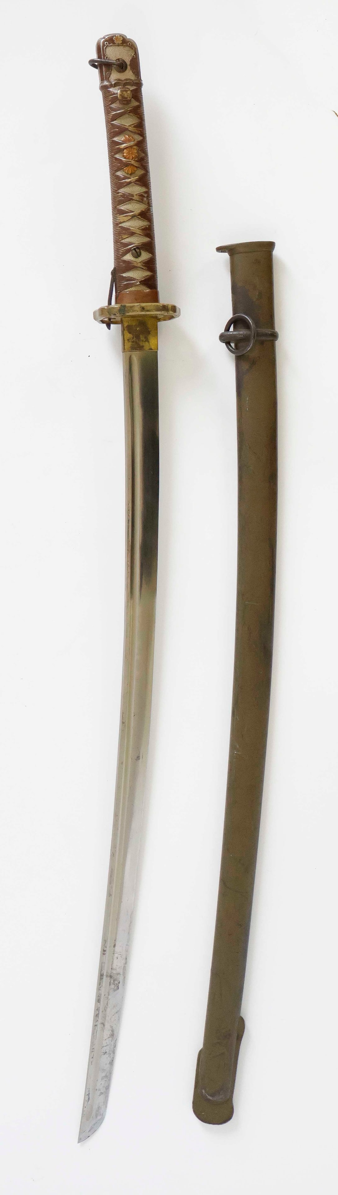 JAPANESE NCO SHIN GUNTO SWORD: Finely-forged Japanese noncommissioned officer's katana, a Type 95 Shin Gunto, measuring 27.5 in. from the 'kissaki' (‘tip') to the ‘habaki' (‘stop'), and 37 in. overall. The ‘