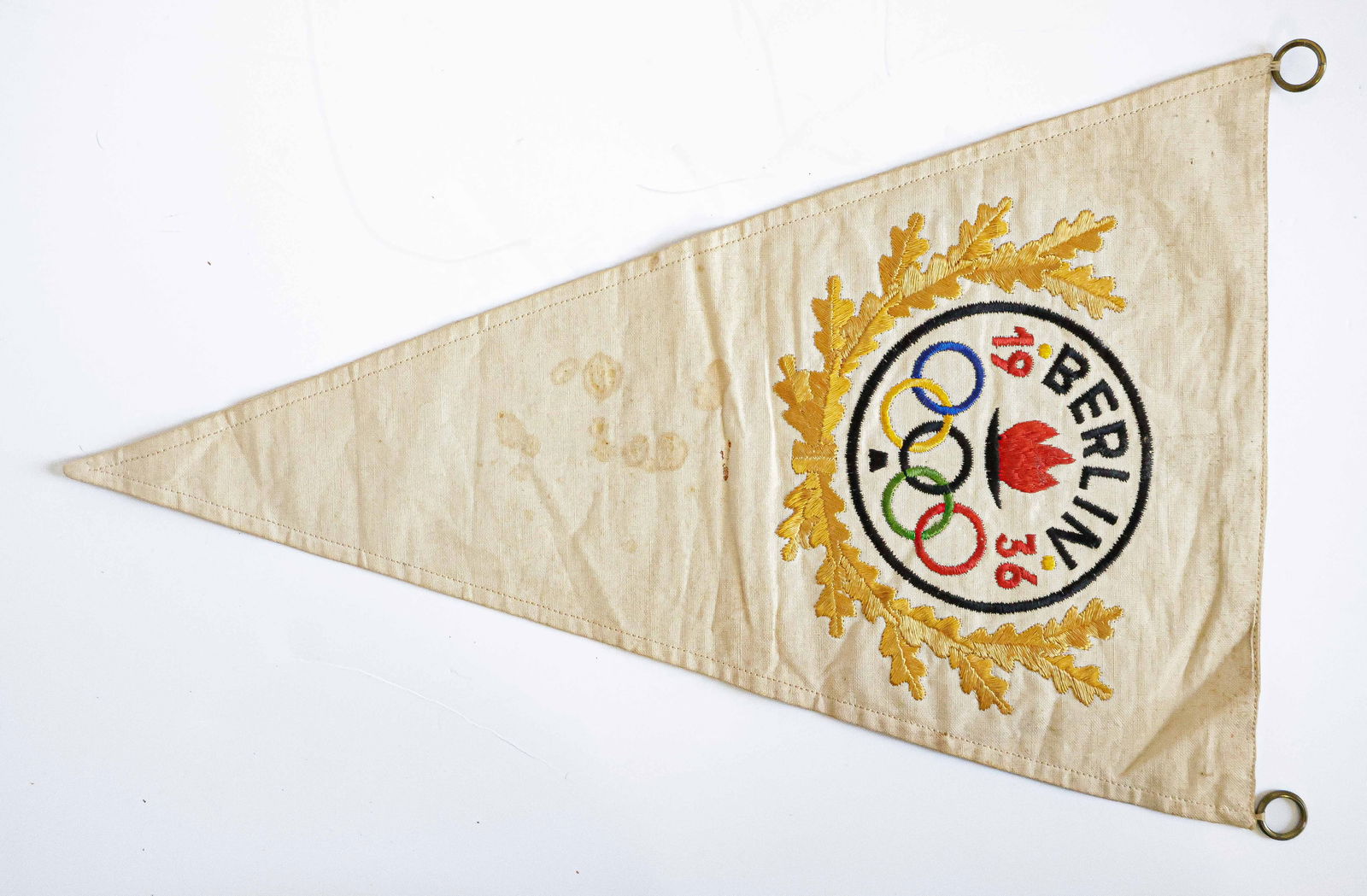 1936 BERLIN OLYMPICS PENNANT (1 of 2)