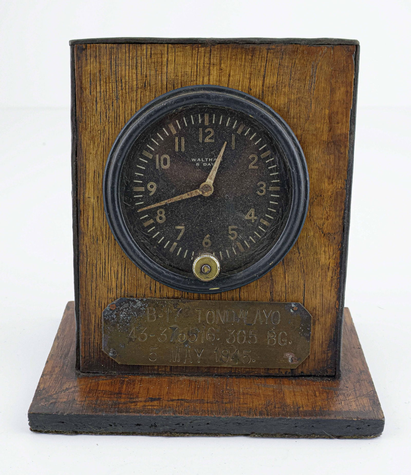 CLOCK FROM A BRITISH TONDELAYO B-17 FLYING FORTRESS (1 of 2)