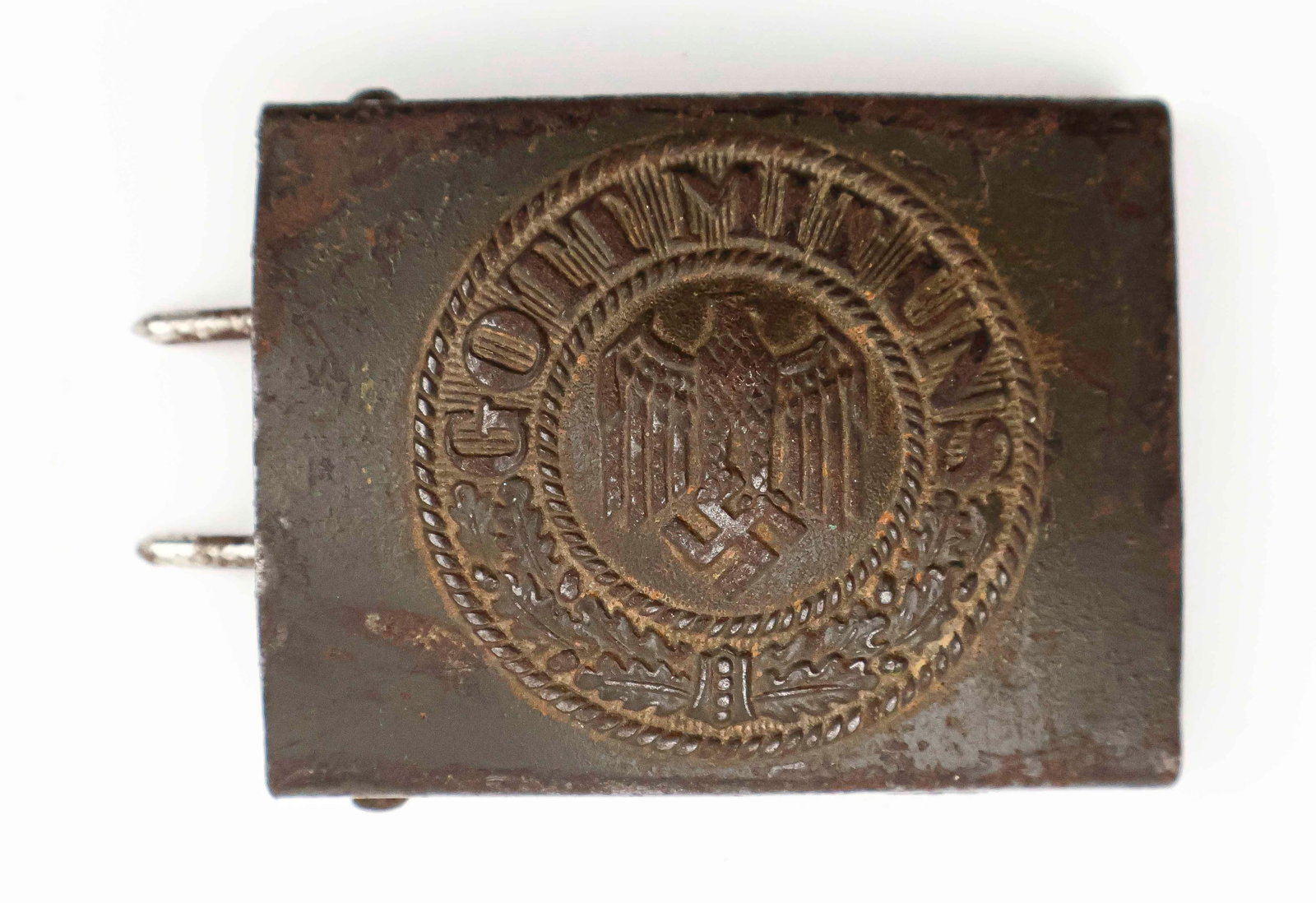 HEER ENLISTED MAN’S ‘GOTT MIT UNS’ BUCKLE: Stamped steel 'Gott Mit Uns' Heer enlisted man's belt buckle, 2.5 x 2 in., painted OD green. Some rust to the areas where the paint has chipped away. Marked on the reverse ‘41’ at the righ