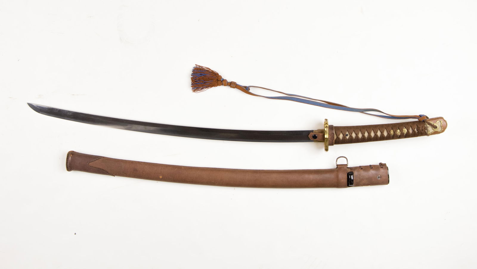 JAPANESE ANCESTRAL SAMURAI SWORD KOTO BLADE WITH SCABBARD: Absolutely beautiful Koto period Japanese sword; a Type 98 Shin Gunto, measuring 27 in. from the 'kissaki' (‘tip') to the ‘habaki' (‘stop'), and 36.5 in. overall. No maker's signatur