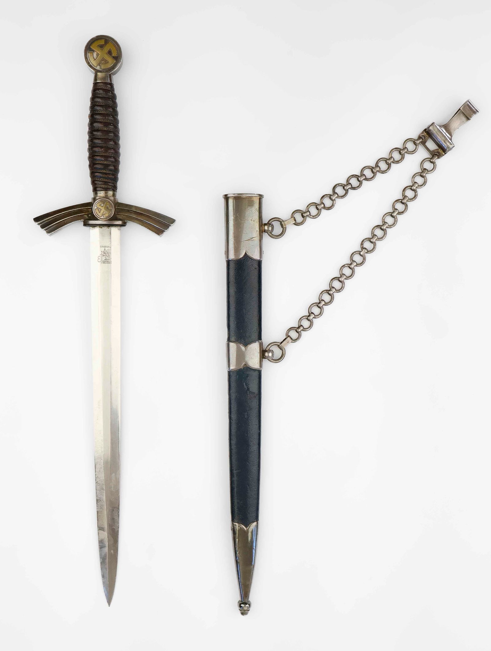 LUFTWAFFE FIRST MODEL DRESS DAGGER (1 of 6)