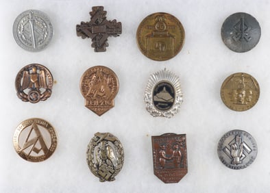 GERMAN TINNIES AND BADGES (18)