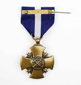 CASED COLD WAR ERA AMERICAN NAVY CROSS