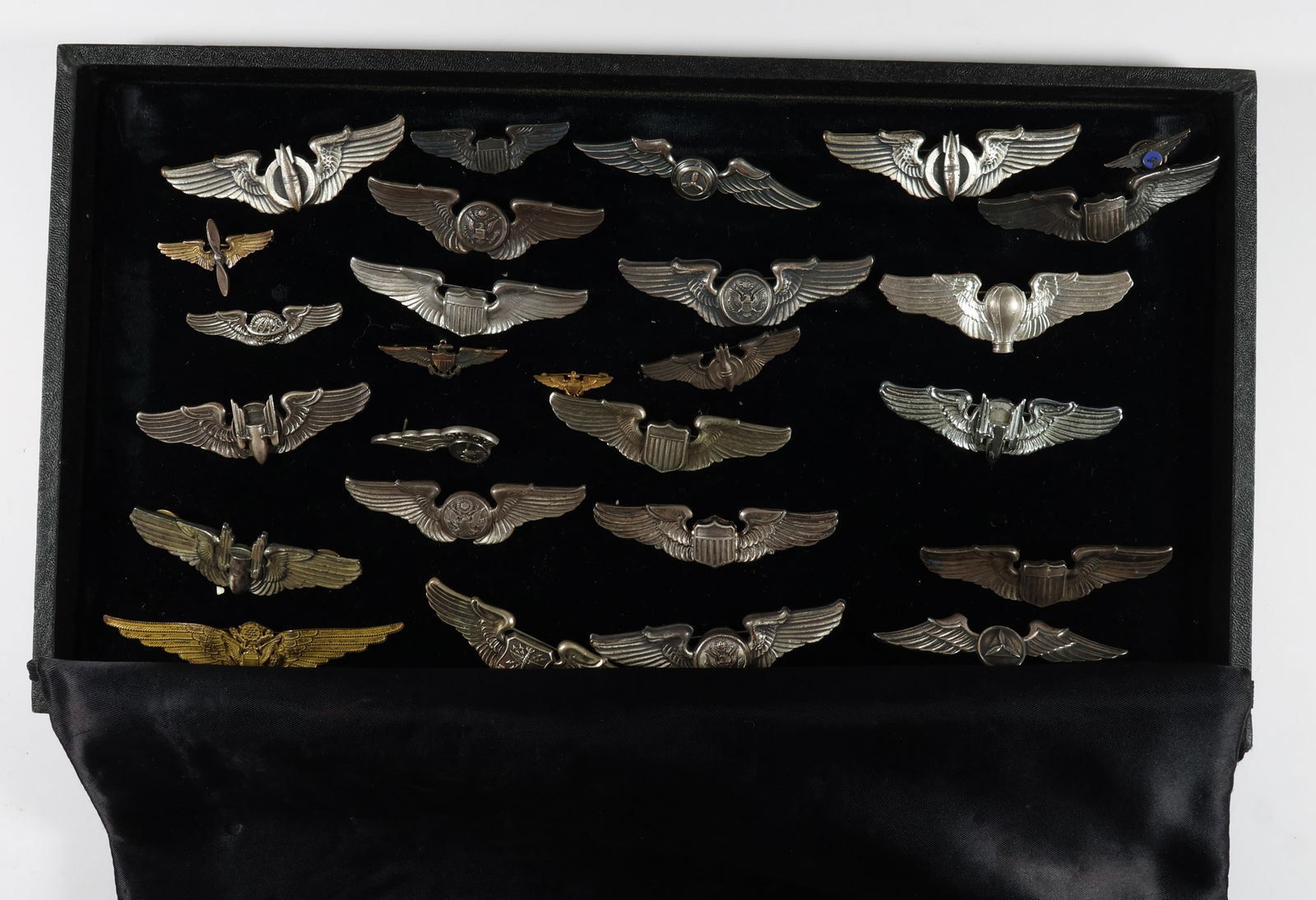 MILITARY PILOTS WINGS, OBSERVER WINGS, ETC. (26) (1 of 4)