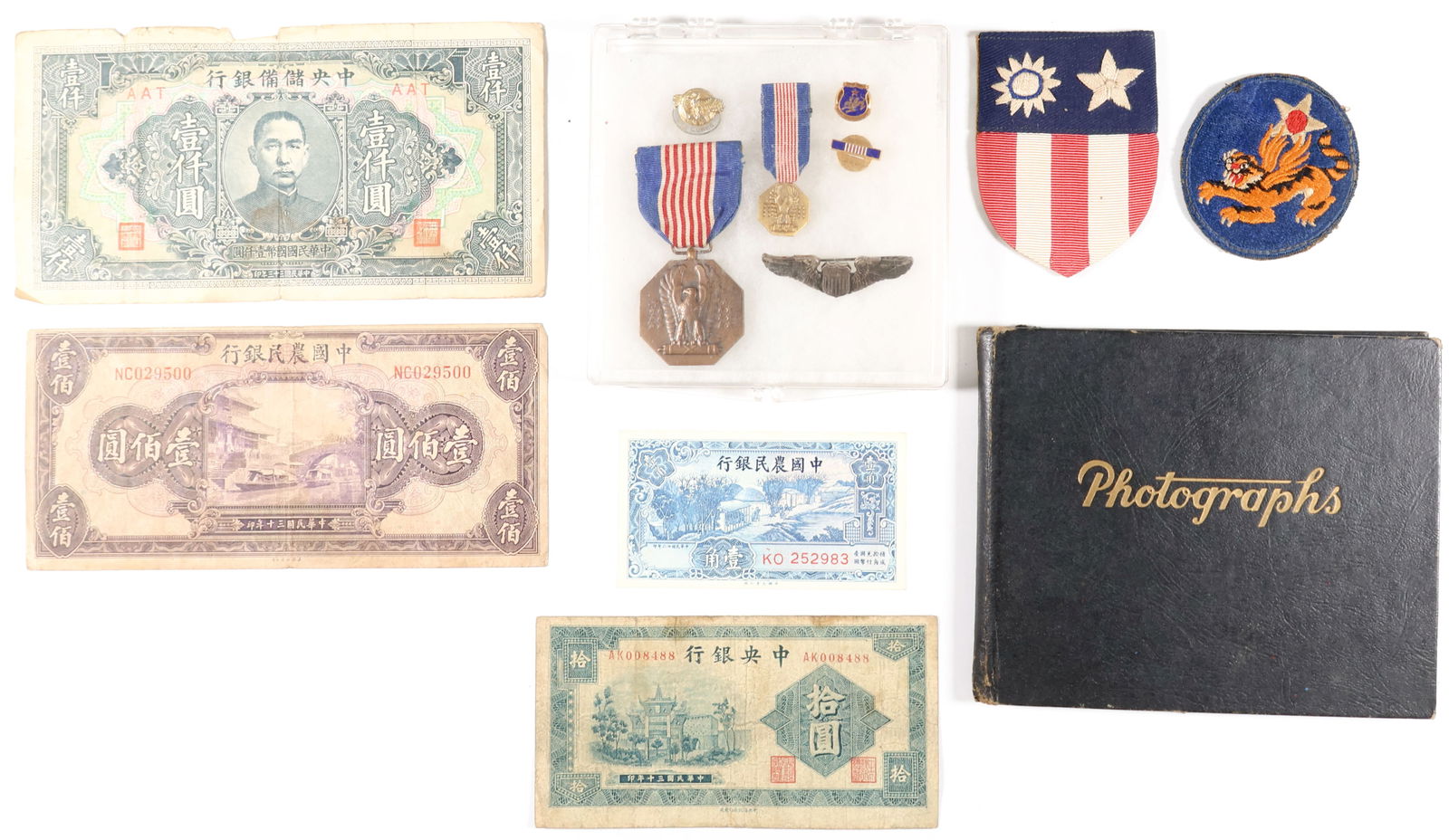 (FLYING TIGERS) PILOT'S MEDALS AND INSIGNIA (1 of 20)