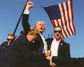 DONALD TRUMP SIGNED PHOTOGRAPH OF HIS WOUNDING BY AN ASSASSIN