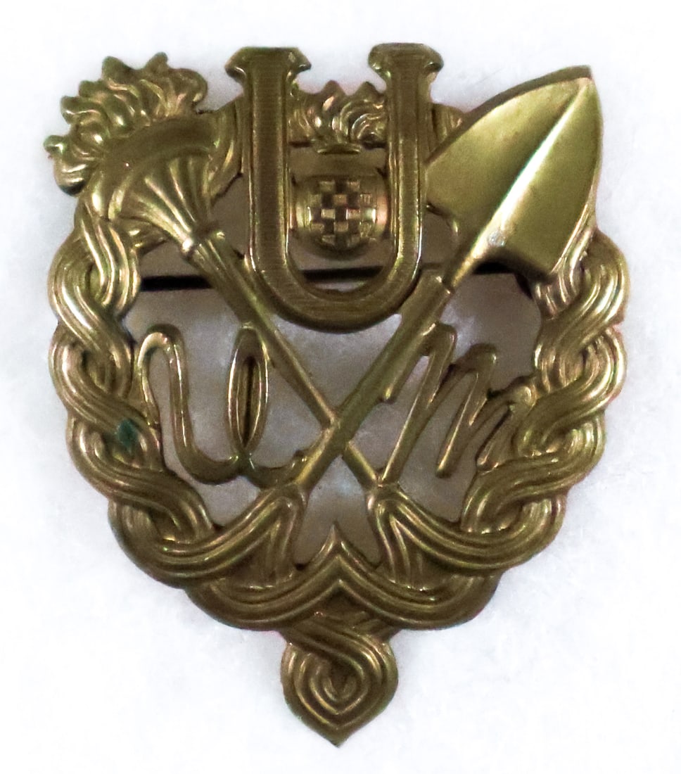 (CROATIA) USTASHA YOUTH GOLD BADGE (1 of 4)