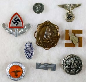 GERMAN CAP INSIGNIA AND TINNIES (10)