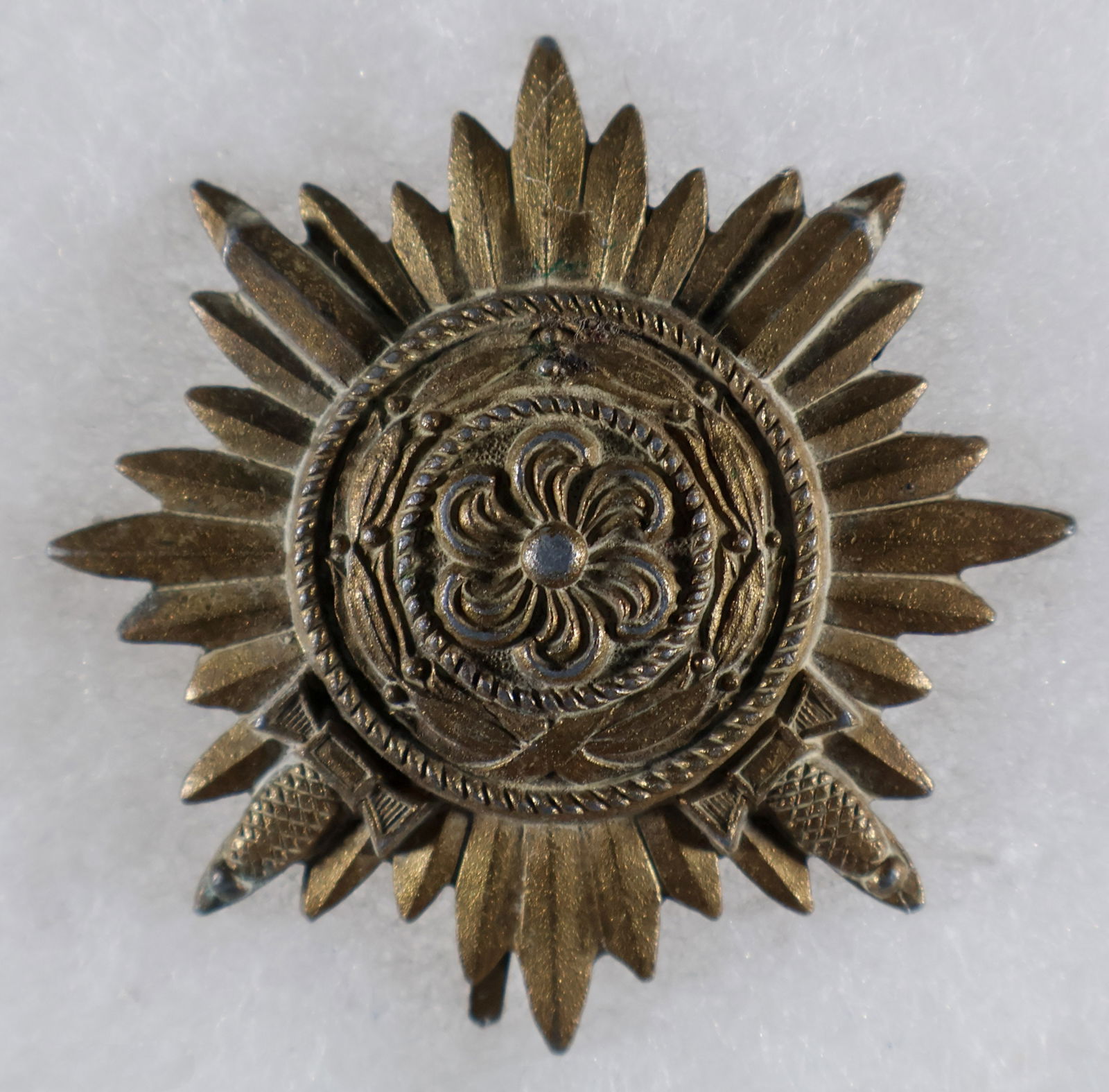 MEDAL FOR GALLANTRY AND MERIT FOR THE EASTERN PEOPLES WITH SWORDS (1 of 2)