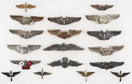 PILOTS' WINGS AND COLLAR DEVICES (17)