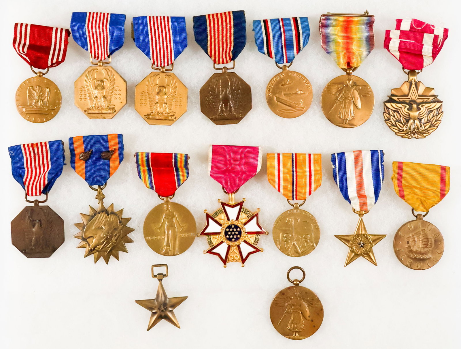 AMERICAN MILITARY MEDALS (16): Lot of 16 varied American medals from World Wars I and II, including a named Legion of Merit. Good to very good.