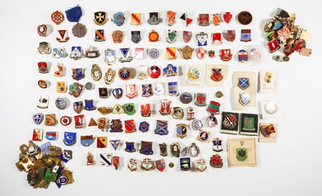 VARIOUS DISTINCTIVE UNIT INSIGNIA (70+)