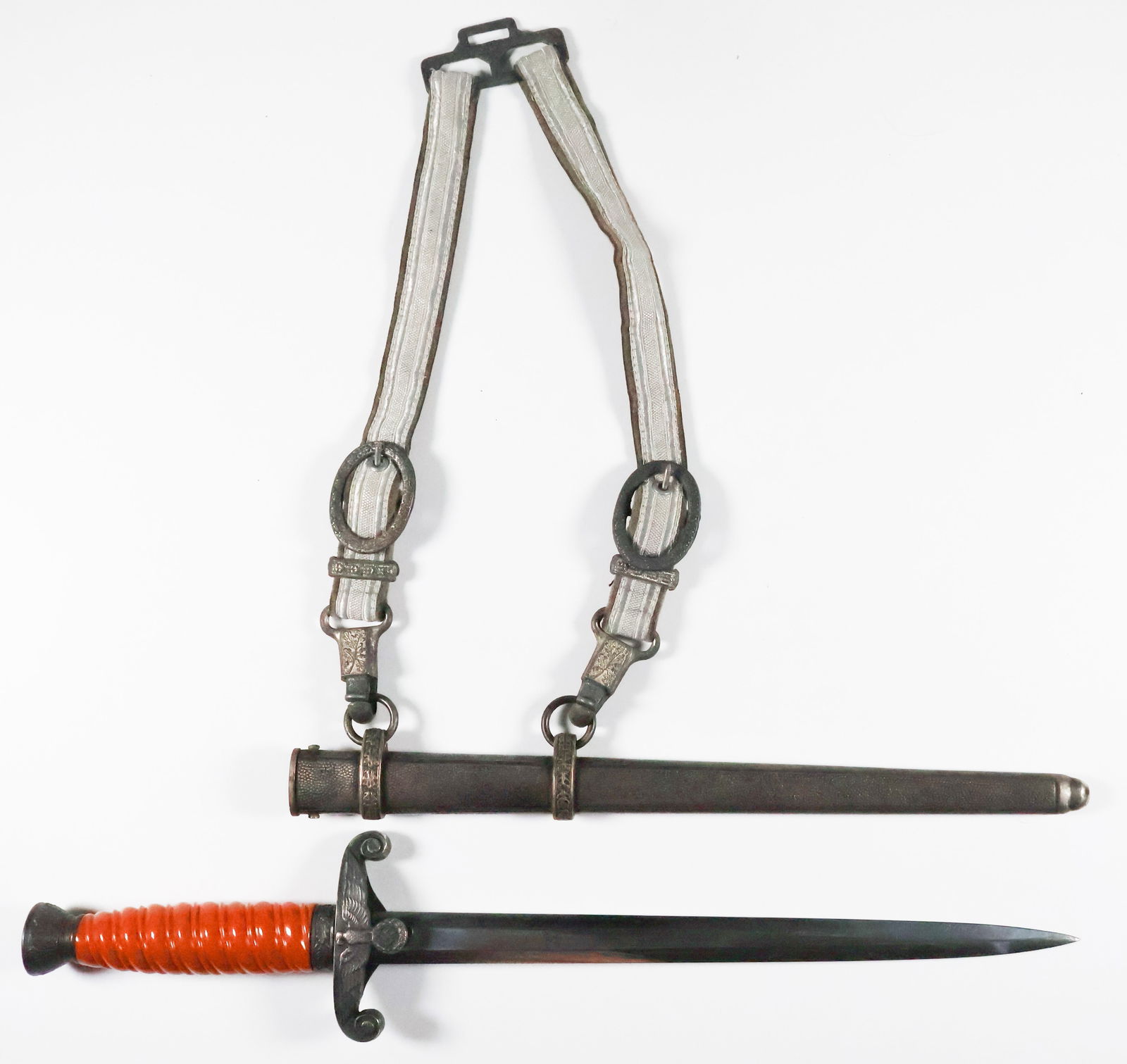 GERMAN HEER OFFICER’S DAGGER: An attractive dagger, 10 in. blade, 14.5 in. overall, with a pumpkin Bakelite grip and a metal pommel with an oak leaf design. The cross-guard consists of a national eagle clutching a wreathed swastik