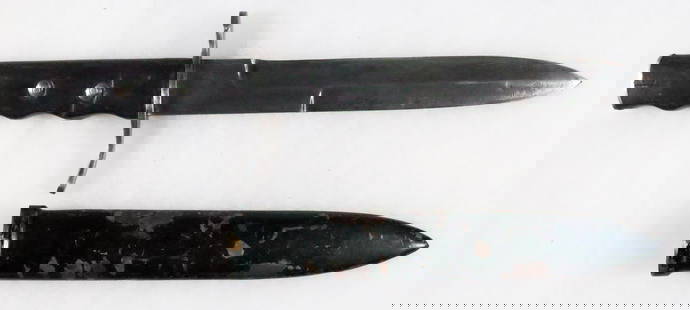 ITALIAN BLACKSHIRT OFFICER&#8217;S DAGGER: An attractive Italian dagger, 8 in. blade, 12.5 in. overall, with a simple dark wood grip with four finger recesses and a cross-guard which emulates one typically seen on a bayonet. The blade is unmar