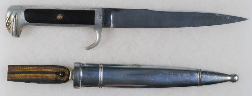ITALIAN FASCIST MVSM PARADE DAGGER: Rare Italian Fascist MVSM officer&#8217;s parade dagger, 6.75 in. blade, 11 in. overall. The grip bears an eagle&#8217;s head at top with black Bakelite inserts and a single curved quillon. The blade