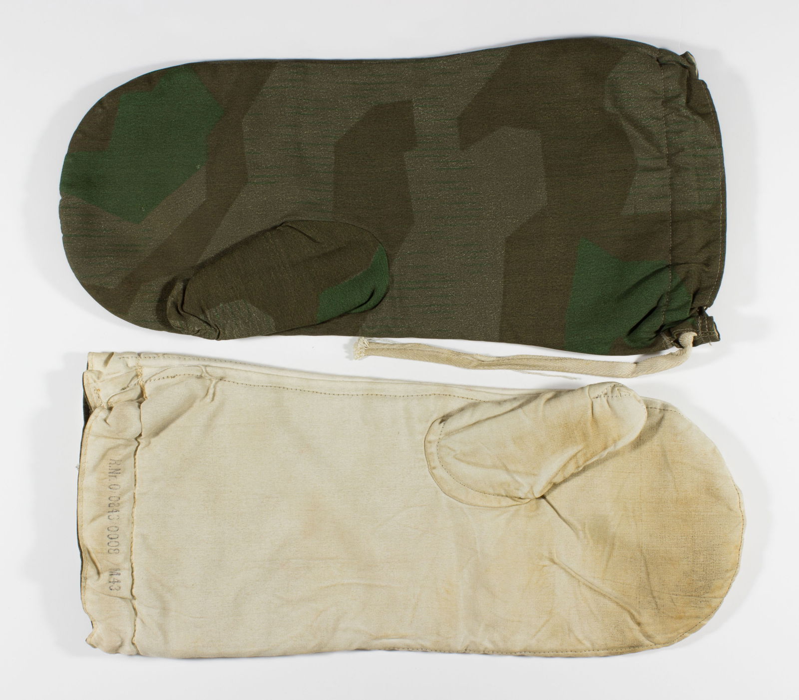 GERMAN WORLD WAR II SPLINTER CAMO MITTENS (1 of 3)
