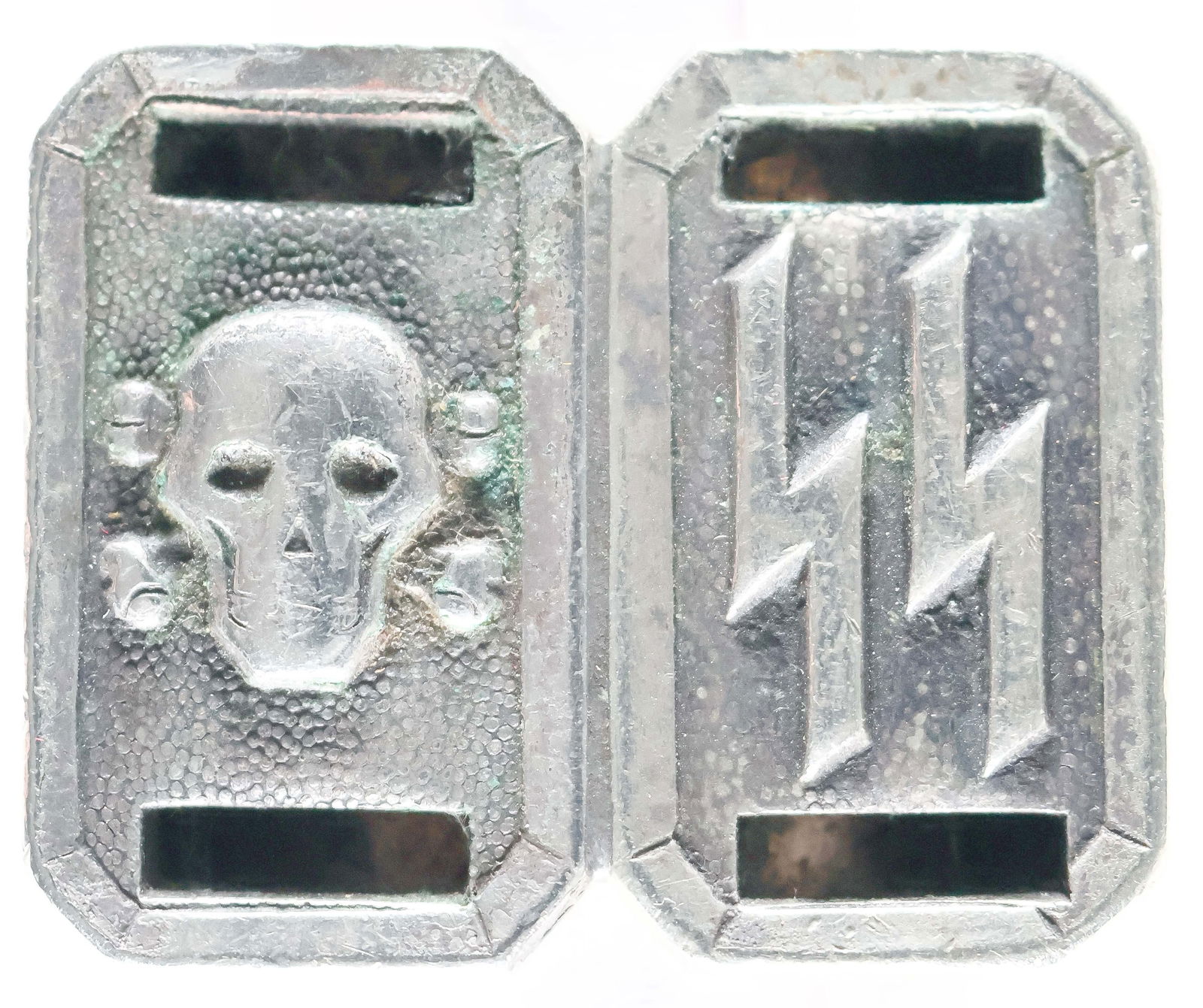 HONOR DAGGER CHAIN LINK RING: Unusual ring, a gold-toned (un-hallmarked) ring, approx. 15/16 in. inside diameter, incorporating two lings from an SS Honor Dagger Type 2 chain as decoration on the face of the ring. Sold as is. Very