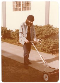 CHARLES MANSON CUTS THE LAWN