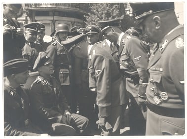 HEINRICH HIMMLER GREETS HIS MEN