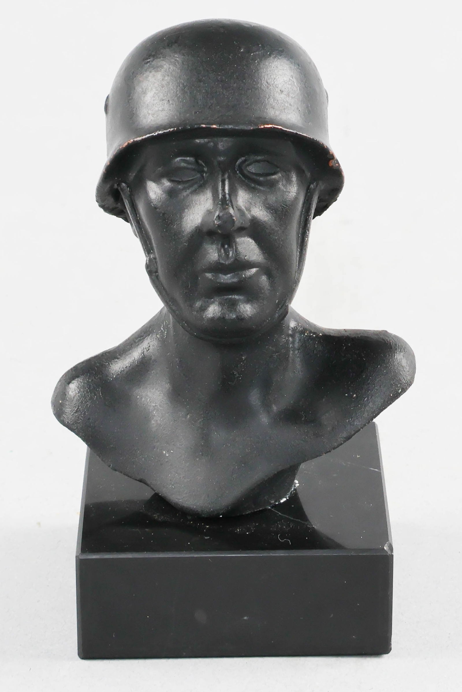 FALLSCHIRMJAGER TABLE BUST (1 of 5)