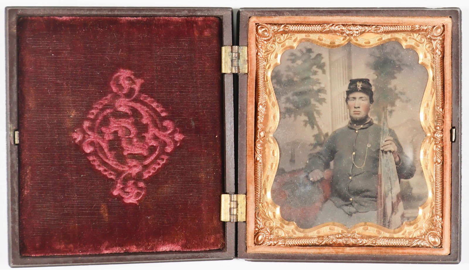 YANKEE COLOR-BEARER WITH CONFEDERATE AND UNION FLAGS (1 of 2)