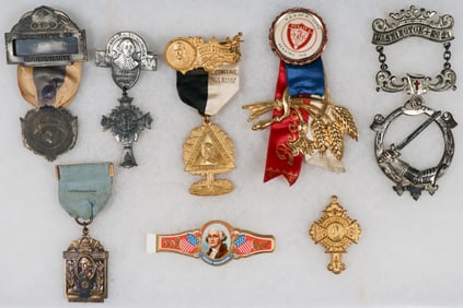 GEORGE WASHINGTON BADGES (8)