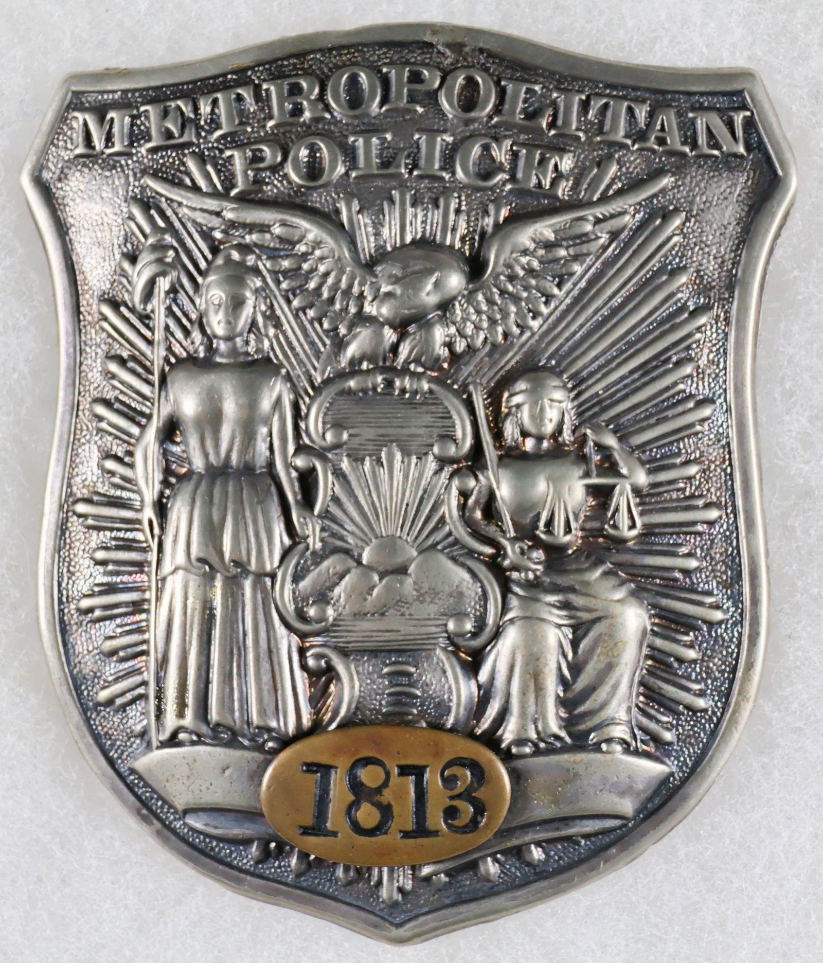 NEW YORK METROPOLITAN POLICE BADGE (1 of 2)