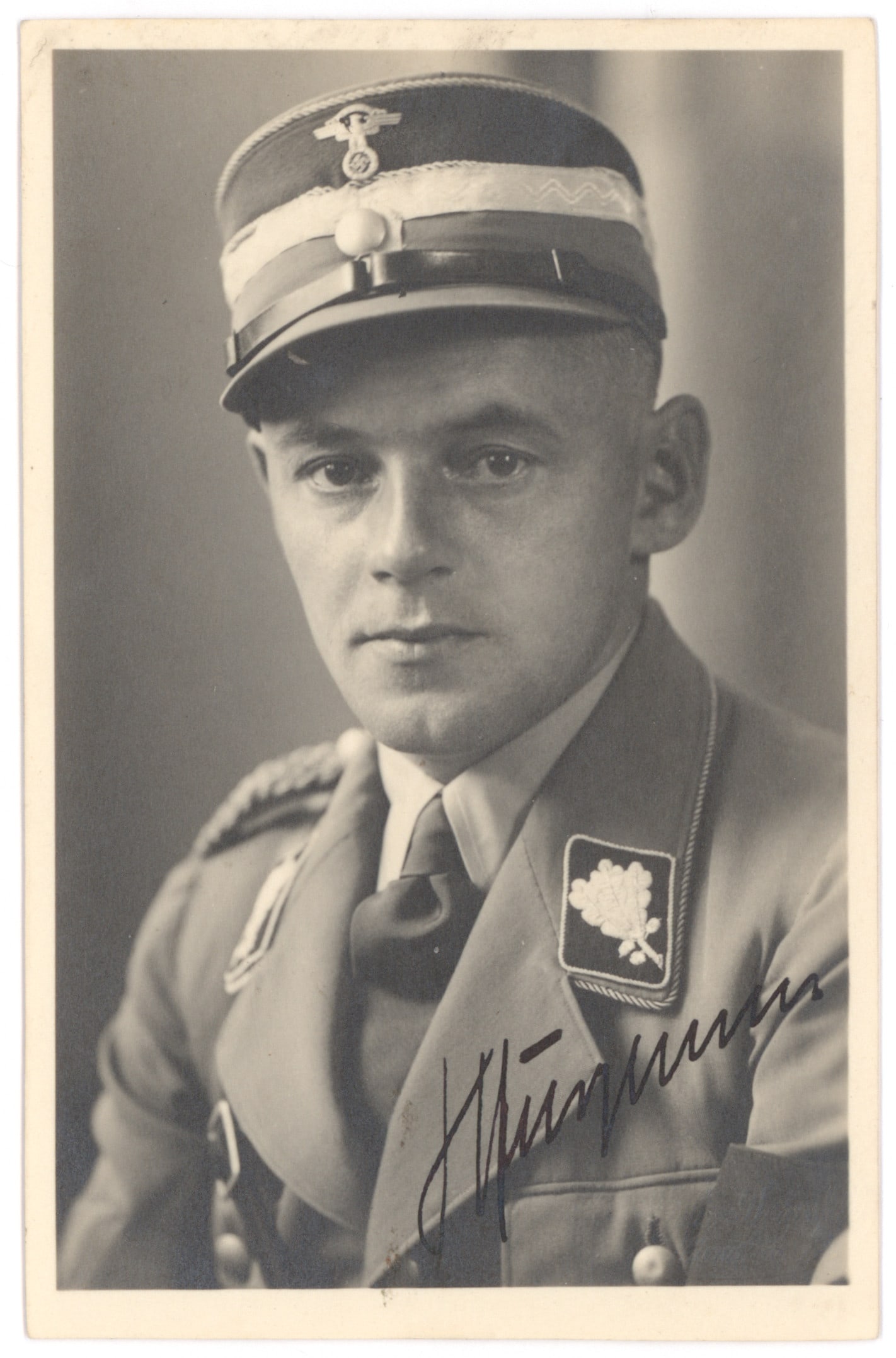 HEINRICH JURGENSEN: (1899 , † unknown) German engineer and NSKK leader group leader, an engineer by profession. He founded the Motor-SA in Schleswig-Holstein, joined the NSDAP and the NSKK and became leader of the
