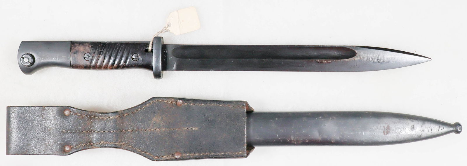 M1884/98 BAYONET BY CARL EICKHORN: A fine example of a German M1884/98 bayonet, 9.75 in. blade, 15 in. overall, issued for use with the Kar98k rifle. The blade shows a dark blued, with the maker’s name ‘Carl