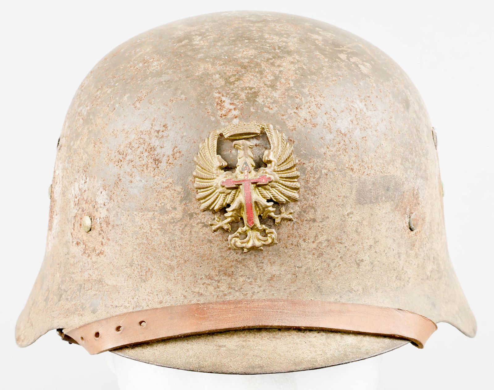 SPANISH M1942 COMBAT HELMET WITH BADGE (1 of 9)