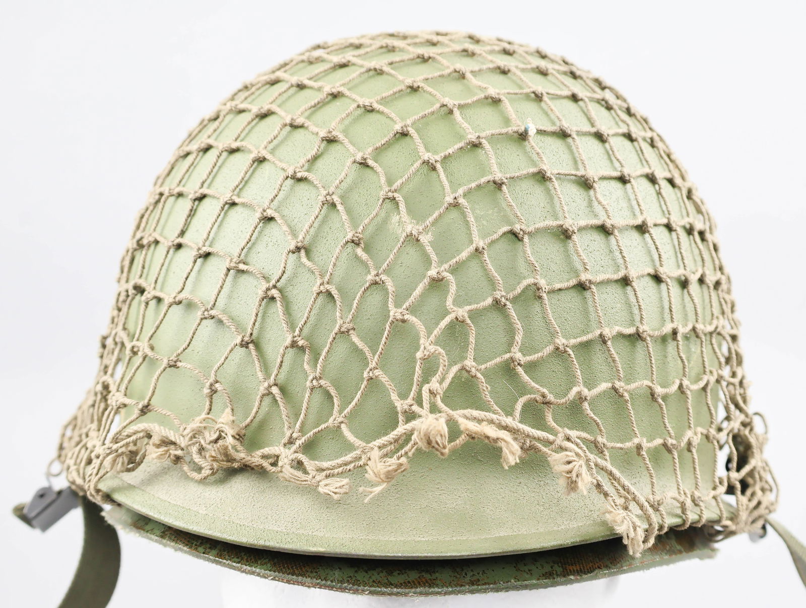 ('BAND OF BROTHERS' 506TH P.I.R.) LT. ROBERT E. HALEY'S HELMET CAMO NET: ROBERT E. HALEY (1919-2004) American military officer in the 101st Airborne Division, a well-rounded student and athlete from Connecticut who served first with the 541st P.I.R., then more famously as