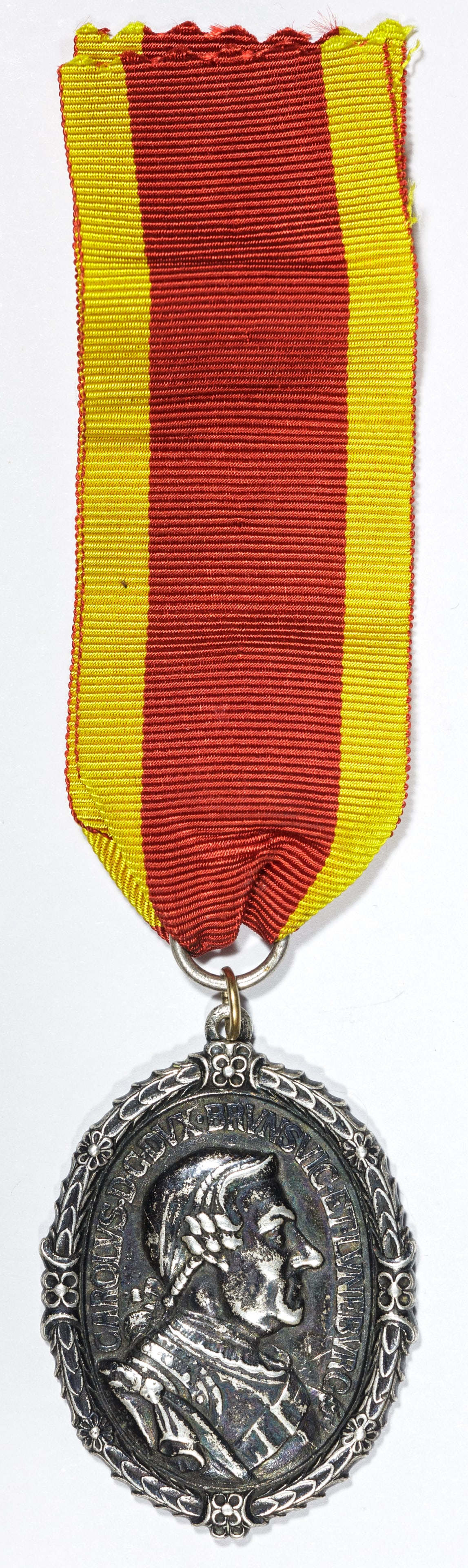 DUCHY OF BRUNSWICK MEDAL OF MERIT FOR ART AND SCIENCE, SECOND CLASS: A very scarce early 20th-century Imperial German award, the Duchy of Brunswick Medal of Merit for Art and Science, Second Class, established in 1908 by Duke Johann Albrecht of Mecklenburg. The