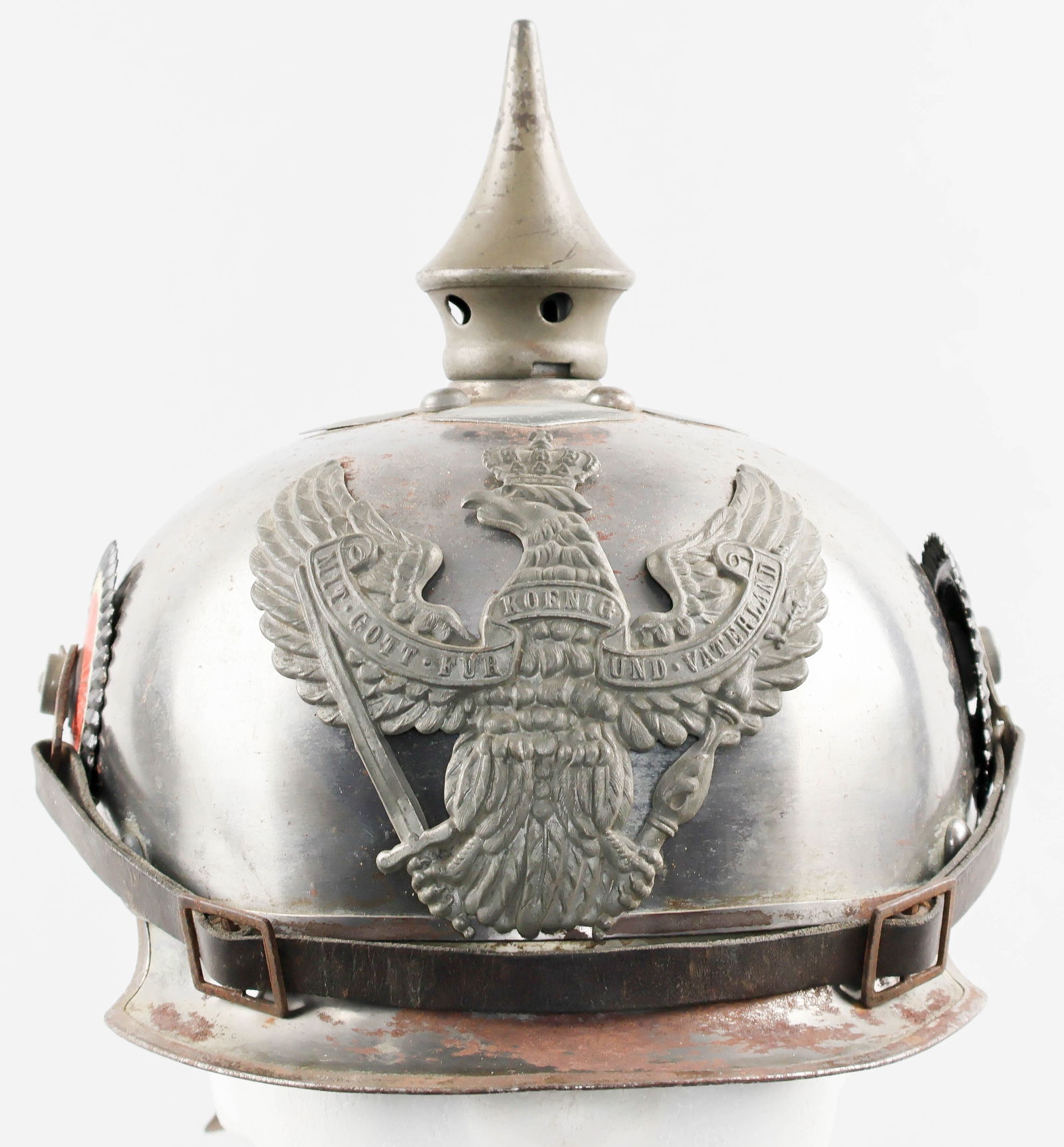M1915 MOUNTED DISPATCH RIDER’S PICKELHAUBE HELMET: A very attractive, uncommon World War I-era Imperial German ‘pickelhaube’ helmet for ‘Jaeger zu Pferde’, or mounted dispatch riders. The helmet is constructed of brightly-polis