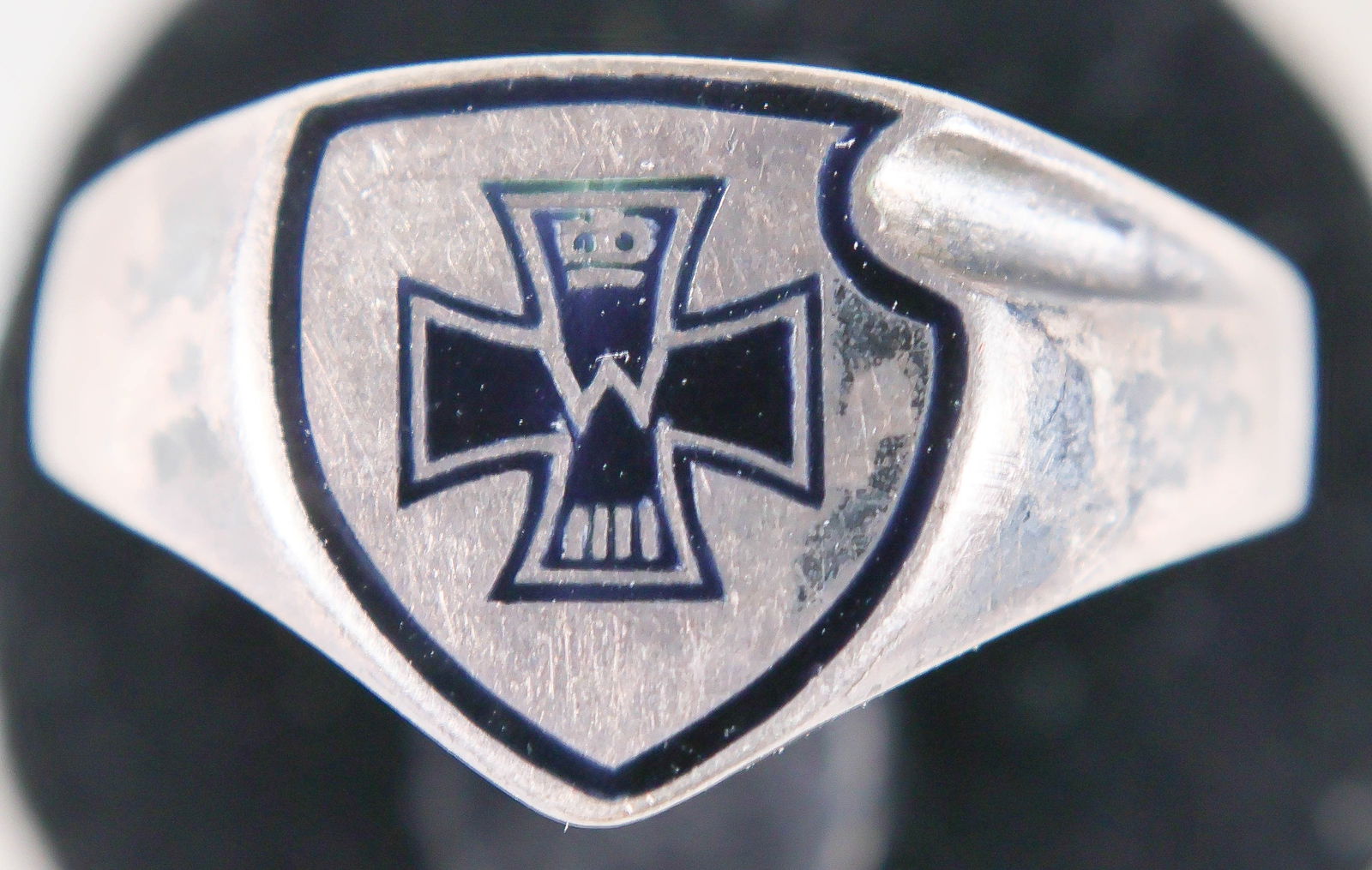 IRON CROSS VETERANS' RINGS (2): Pair of silver or silver plated rings, both bearing images of black 1914 Iron Crosses and dates on their faces, in very good condition. Likely worn by veterans.