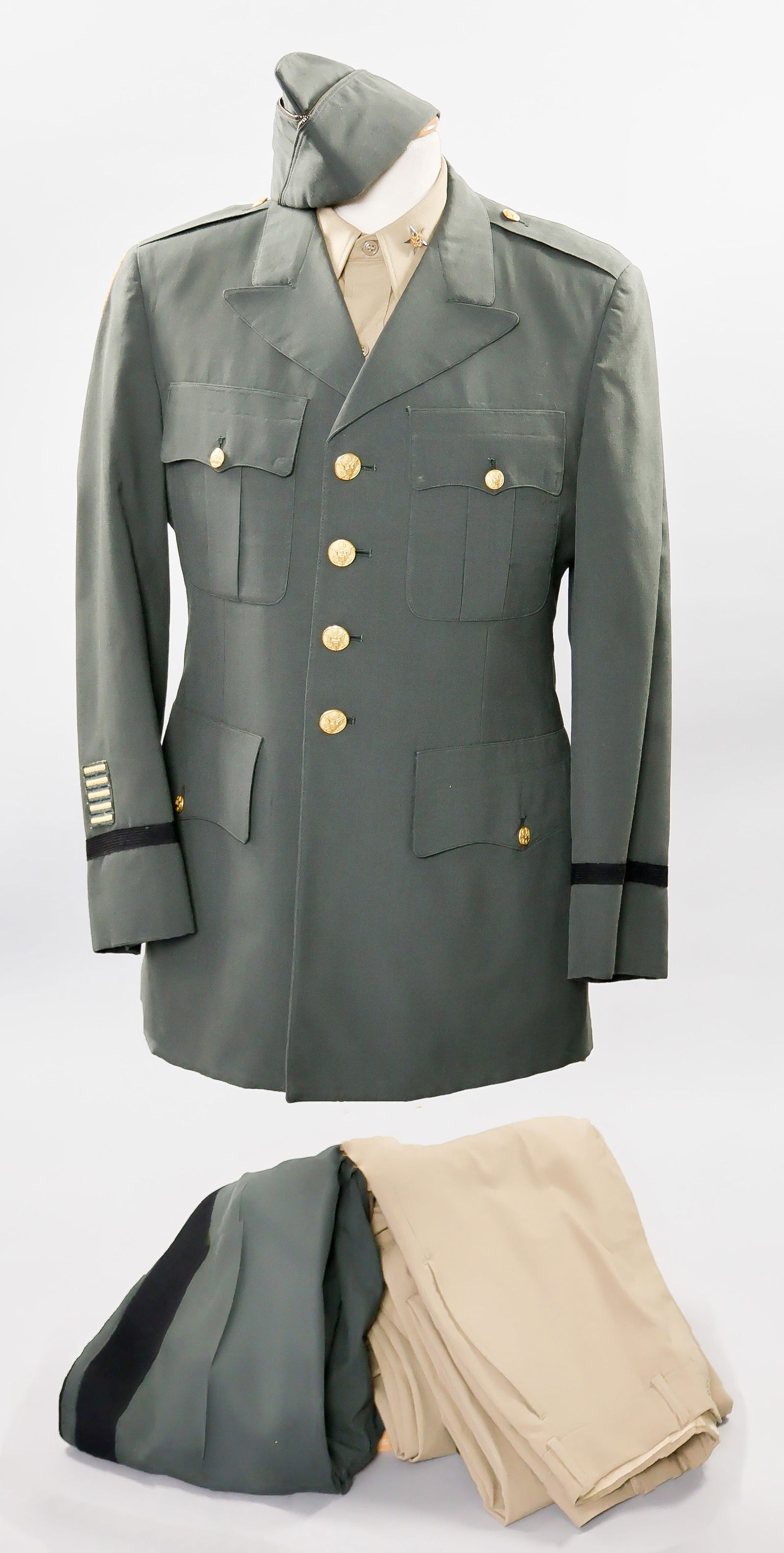 MILITARY ASSISTANCE COMMAND, VIETNAM TROPICAL DRESS AND KHAKI UNIFORMS (1 of 20)