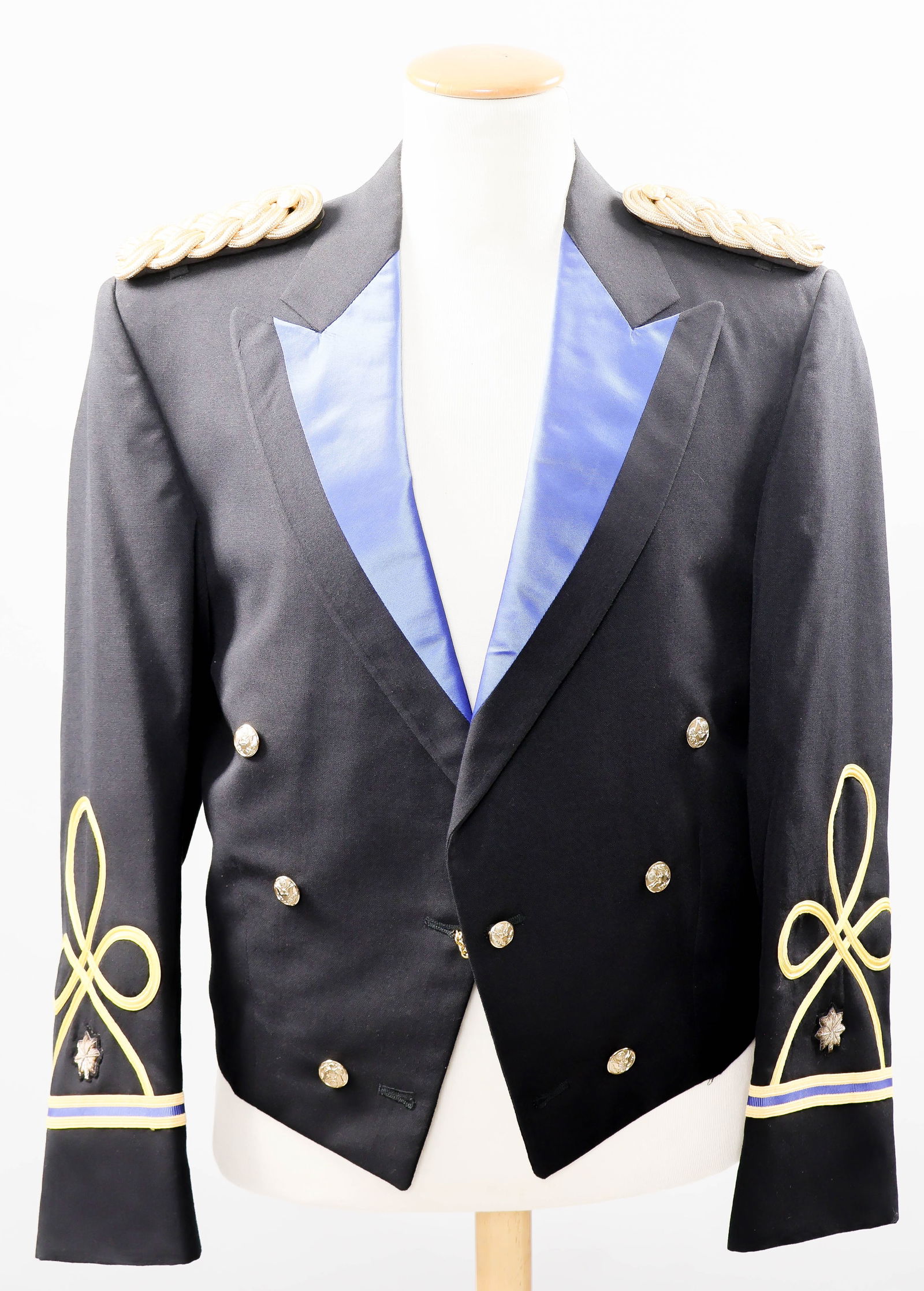 ARMY OFFICER’S MESS DRESS JACKET (1 of 9)