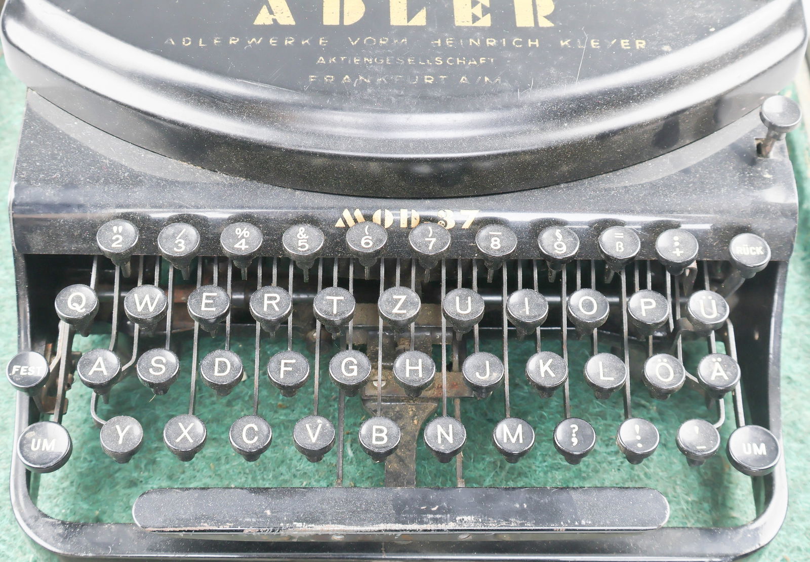 GEN. FRANZ HALDER'S PERSONAL WARTIME ADLER TYPEWRITER - 3