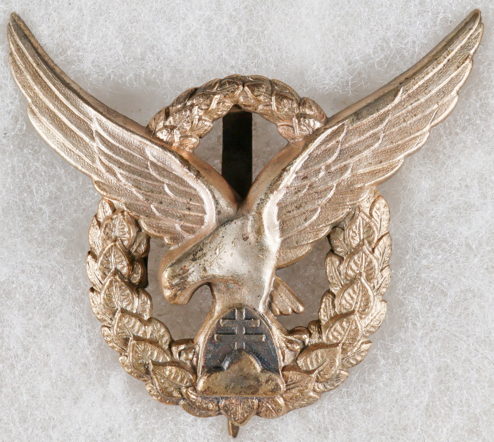 SLOVAKIAN AIR FORCE NIGHT FIGHTER PILOT’S BADGE: A scarce World War II-era badge, approx. 2.25 x 2 in., a Night Fighter Pilot’s qualification badge of the ‘Slovenske Vzdusne Zbrane (SVZ)’, or Slovakian Air Force, the air force of t