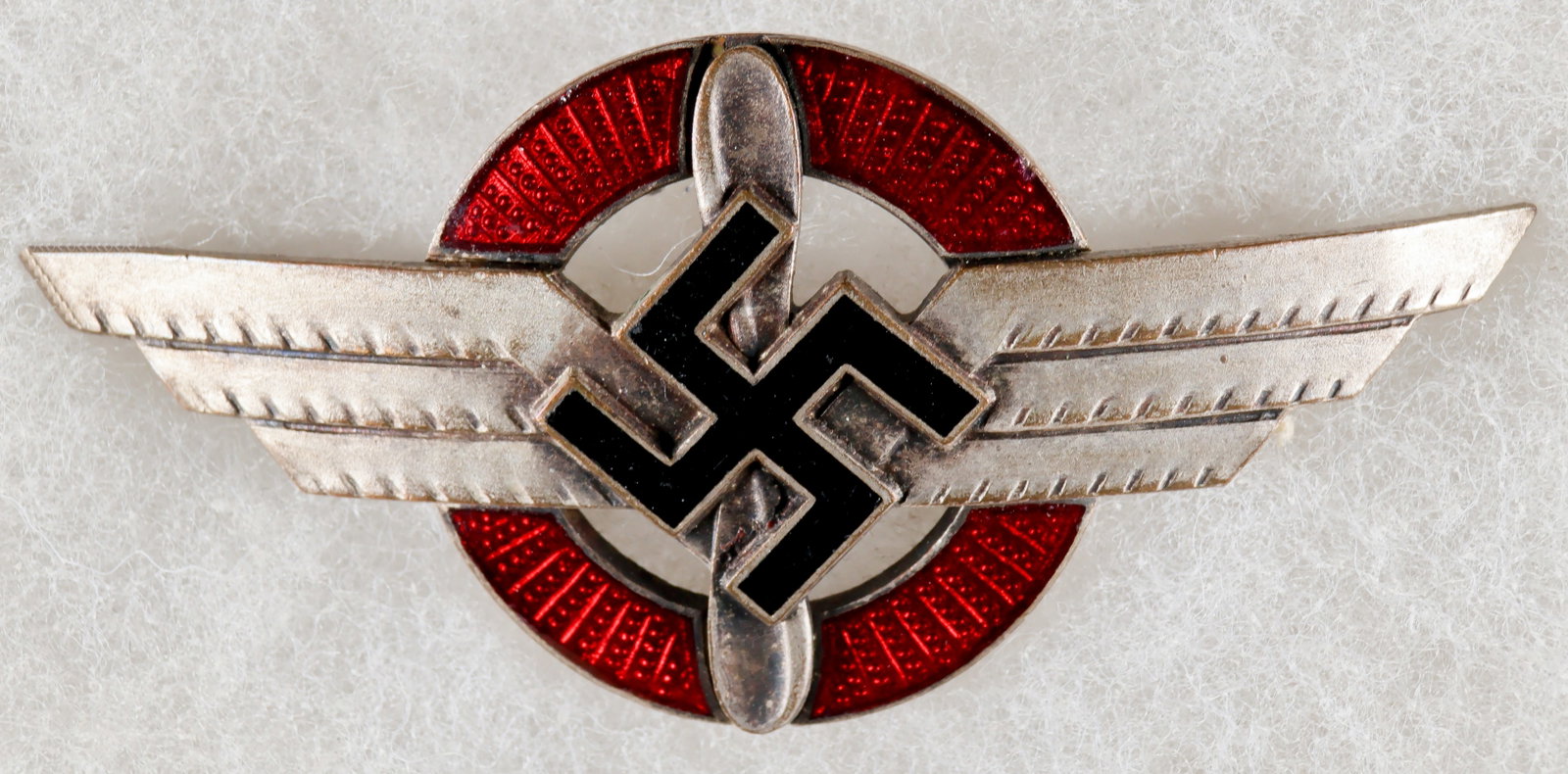 DEUTSCHER LUFTSPORTVERBAND MEMBERSHIP BADGE BY PAUL MEYBAUER: A fine quality, larger size cap or breast badge of the ‘Deutscher Luftsportverband’ (‘German Air Sports Association’), or DLV, approx. 2.75 x 1 in. The vaulted tombac badge