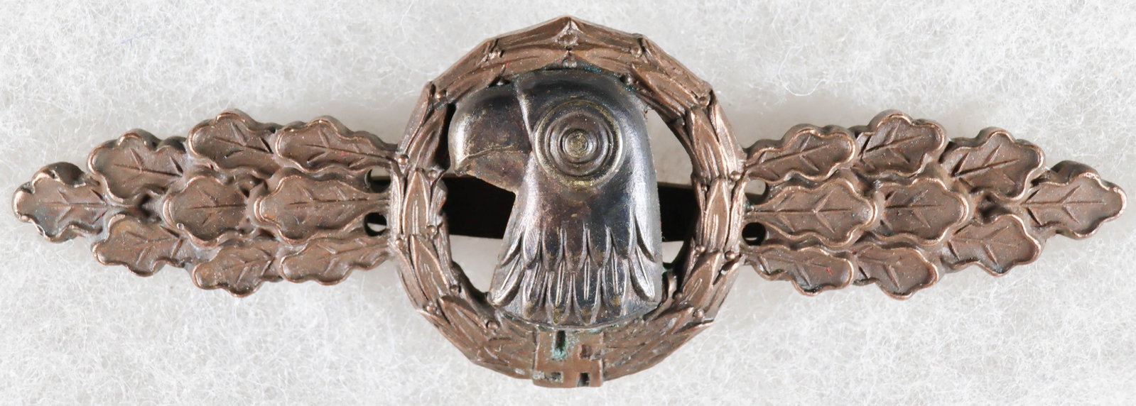 LUFTWAFFE RECONNAISSANCE CLASP IN BRONZE: A Luftwaffe ‘Frontflugspange fur Aufklarer, Seenotflieger-Verbände und Wetter-Erkundungs Staffeln’, or Clasp for Reconnaissance, Air-Sea Rescue and Meteorological Squadrons, in Bronze