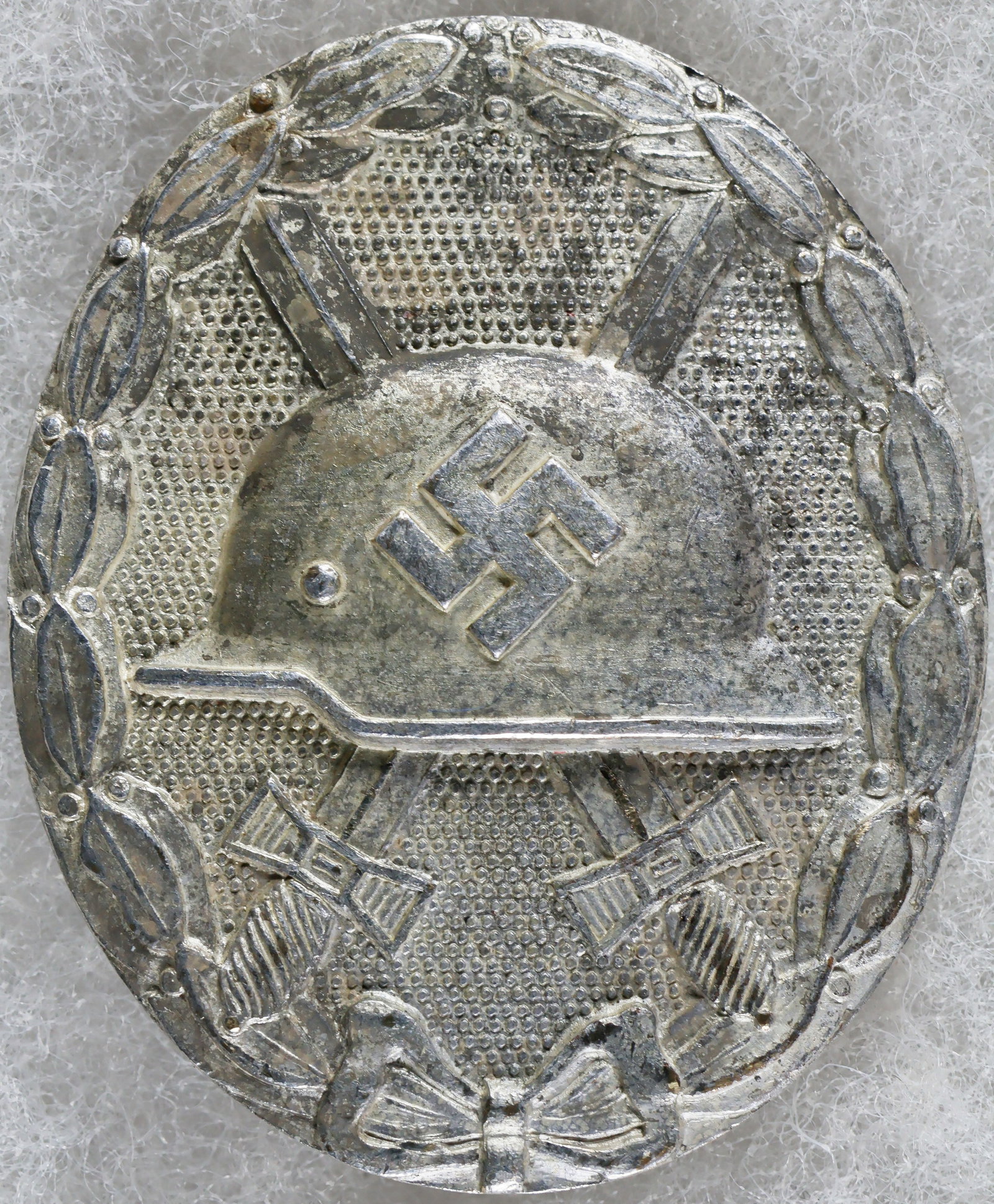 WOUND BADGE IN SILVER (1 of 3)
