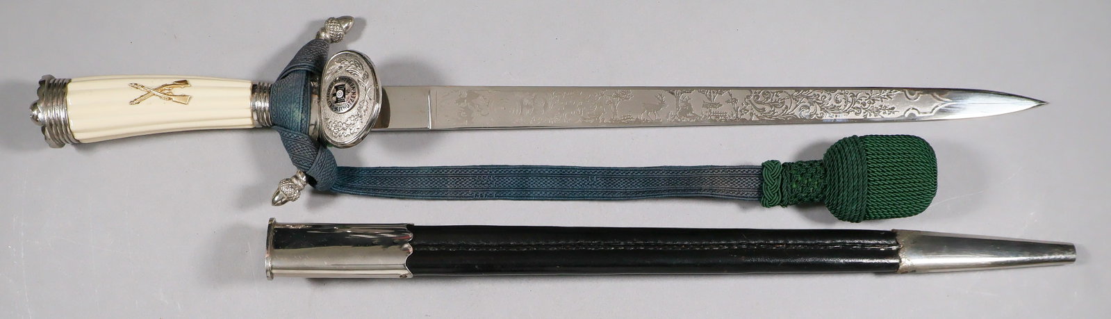DEUTSCHER SCHUTZEN VERBAND DAGGER BY EICKHORN: A Deutscher Schutzen Verband ('German Shooting Association') dagger with scabbard made by Ernst Pack & Sohne. The dagger measures 19.5 in. long overall in scabbard. It features a 13 in. long steel