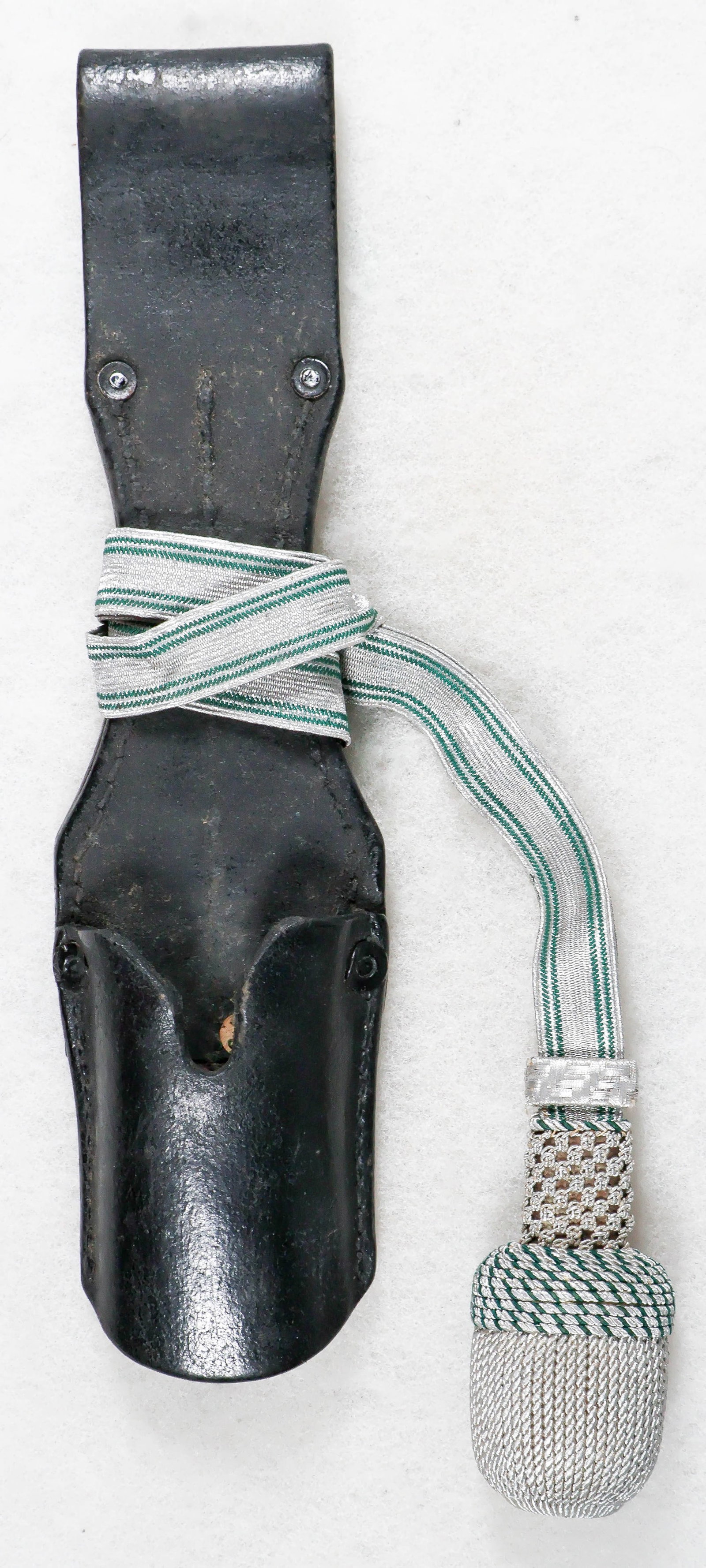 HEER OFFICER’S BAYONET FROG AND PORTAPEE (1 of 4)