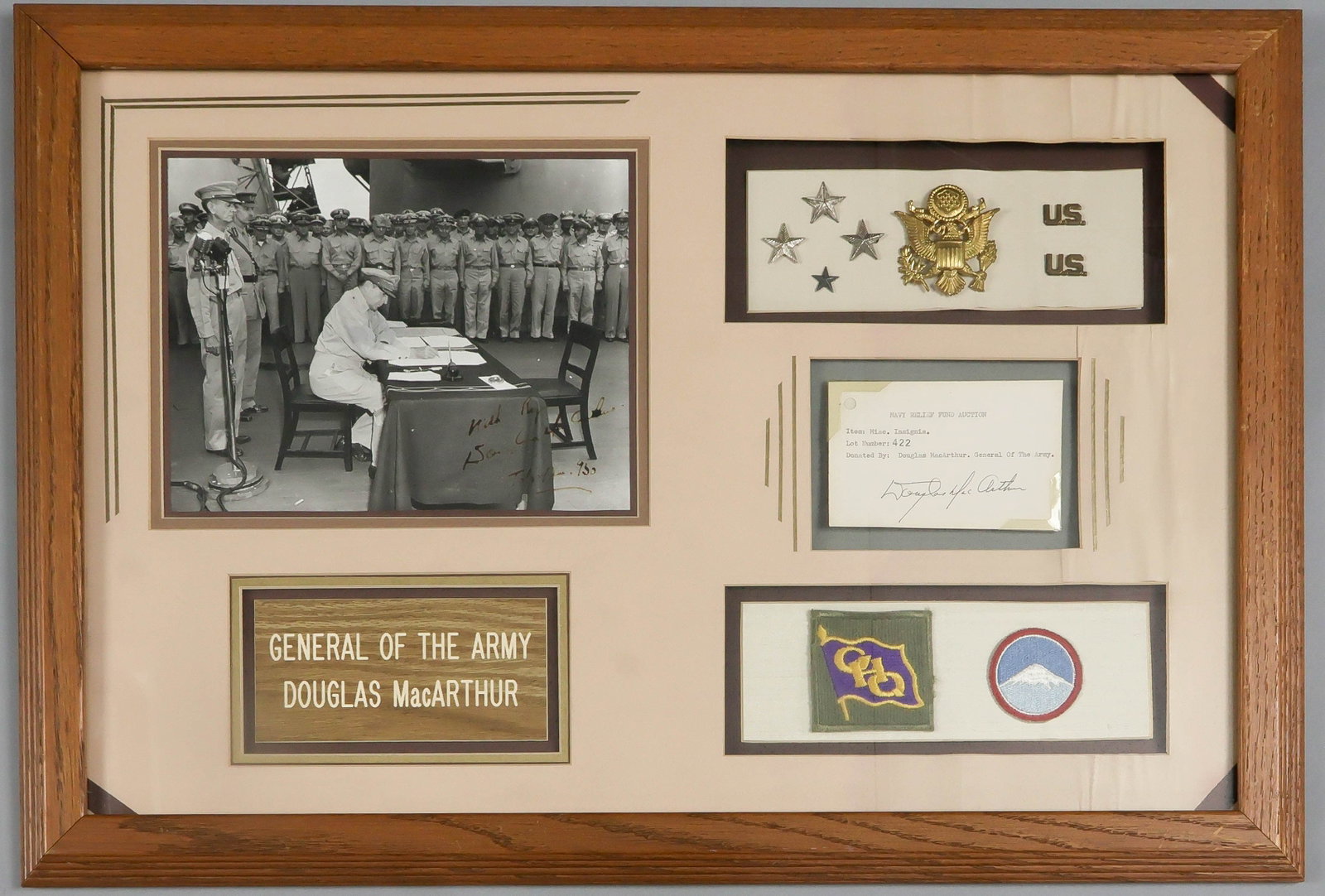 DOUGLAS MACARTHUR'S INSIGNIA AND SIGNED PHOTOGRAPH (1 of 4)