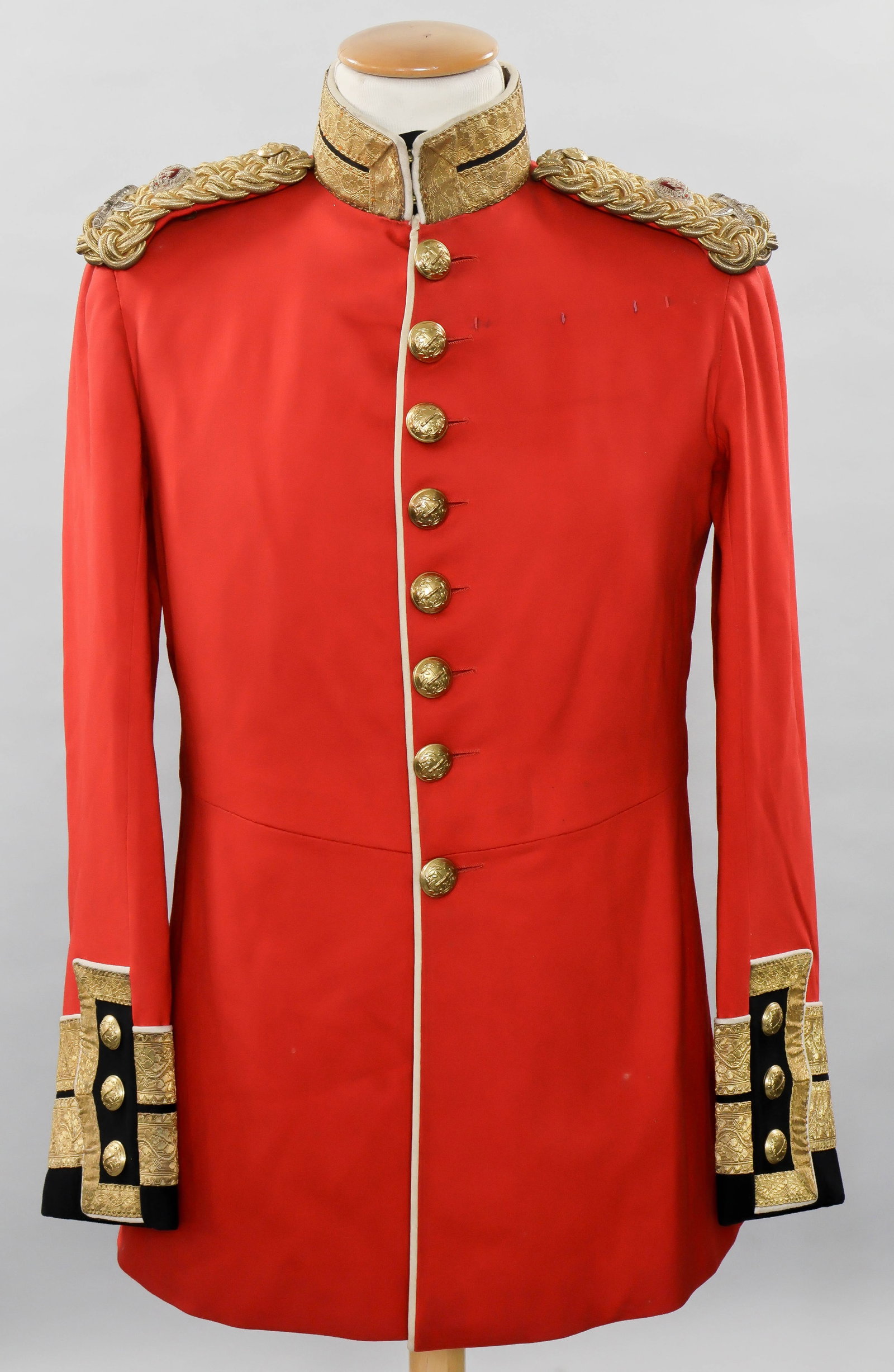 MILITARY DRESS PARADE TUNIC OF LT. GEN. DOUGLASS BROWNRIGG (1 of 10)