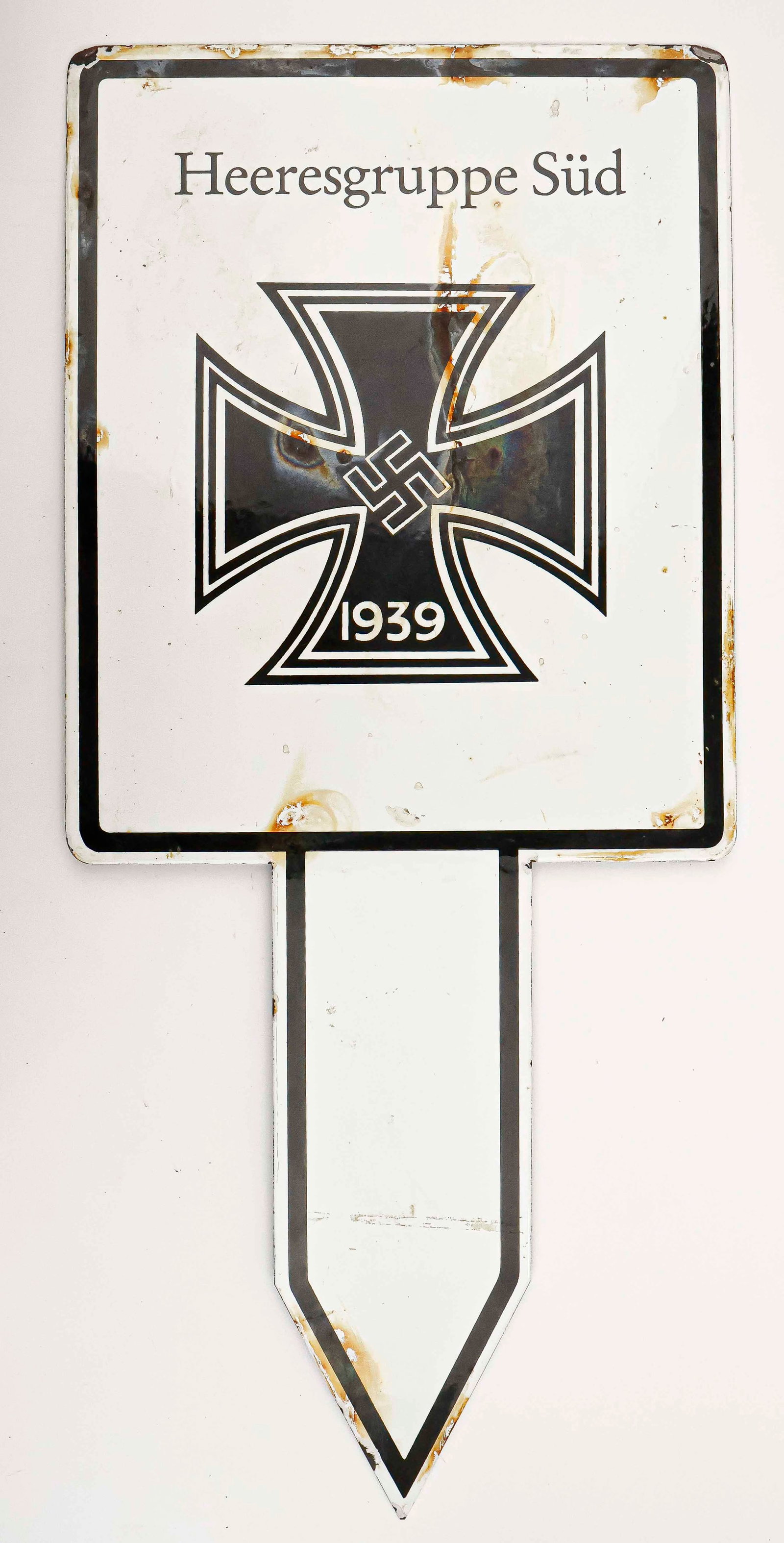 WEHRMACHT HEER (ARMY) PORCELAIN ENAMEL SIGN: Wehrmacht-Heer white porcelain enamel sign, 13 in. x 29 in., featuring a pointed bottom portion to facilitate quickly wedging into the ground during use. The upper portion of the sign reads: