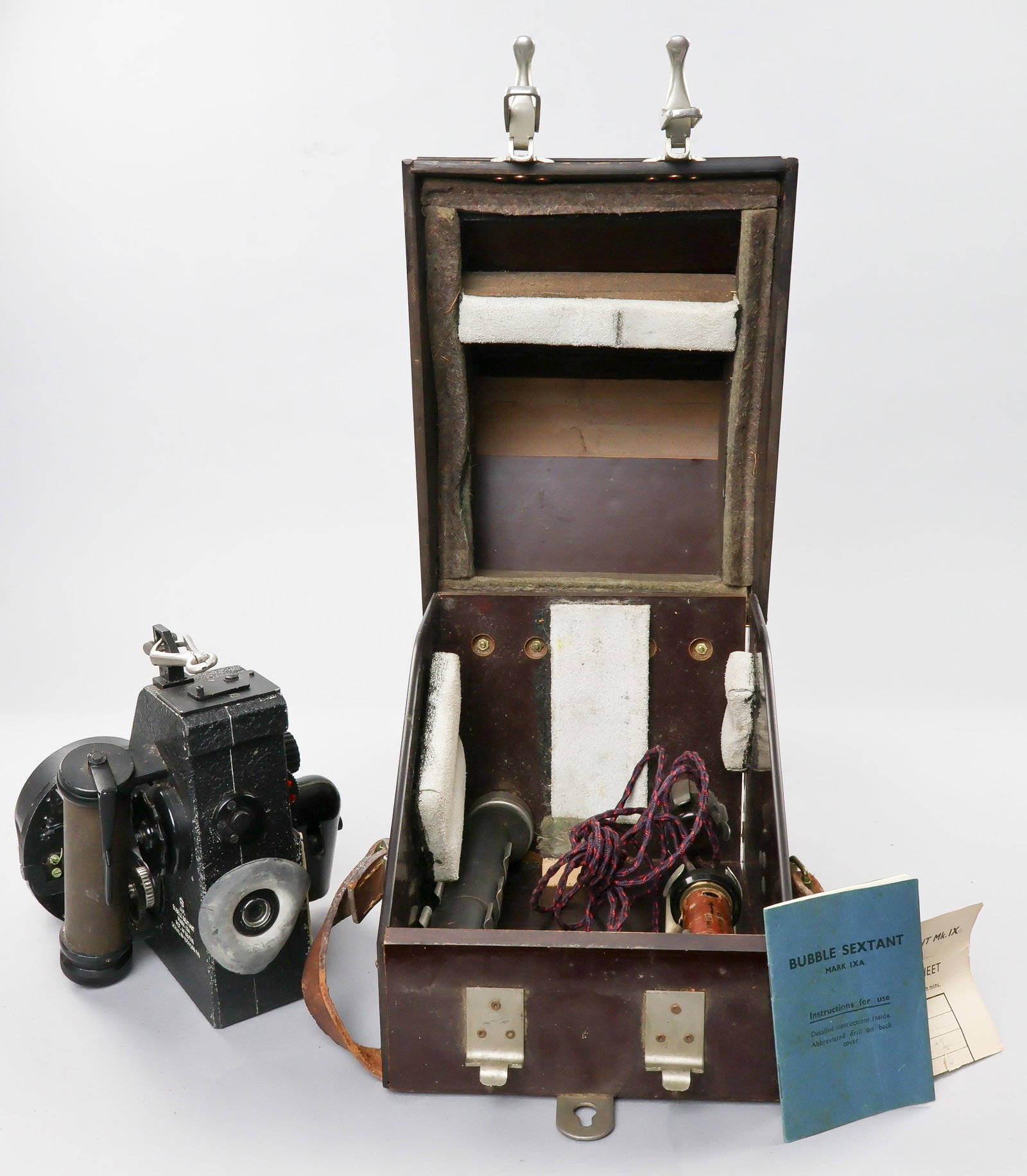 WORLD WAR II AIR MINISTRY BUBBLE SEXTANT (1 of 20)